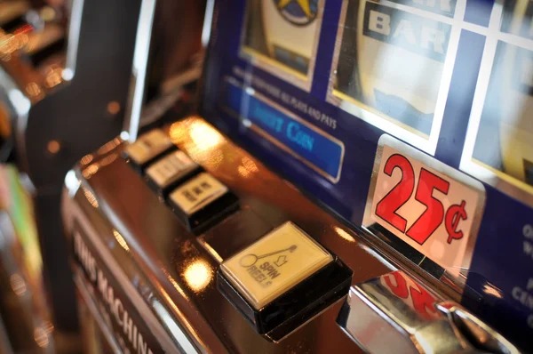 as1131 live-dealer roulette table displayed on smartphone screen